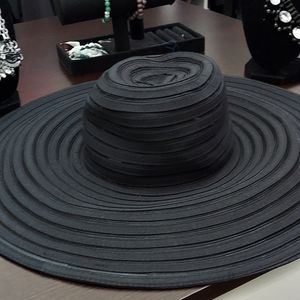 Beach hat barely worn